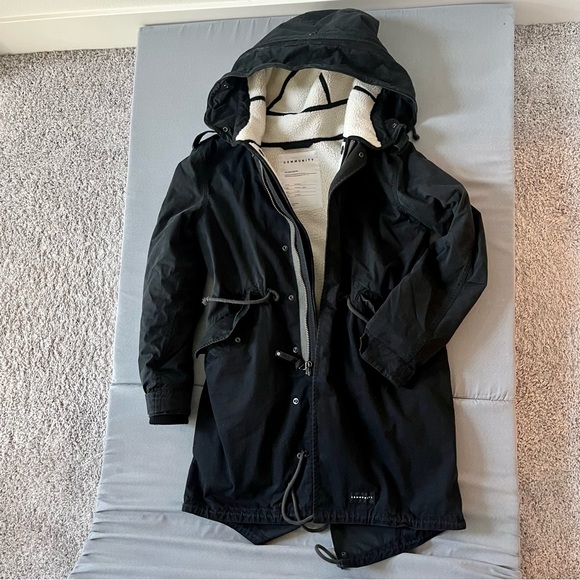 Aritzia Jackets & Coats Aritzia Community Fishtail Parka With